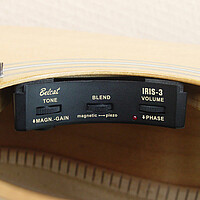 Montage im Schallloch. Regler für Volume, Tone, Magn. Gain, Blend. Phase Switch. Low Battery LED. Inkl. Omega-2 Piezo …... Belcat Iris-3 Sound Hole Preamp